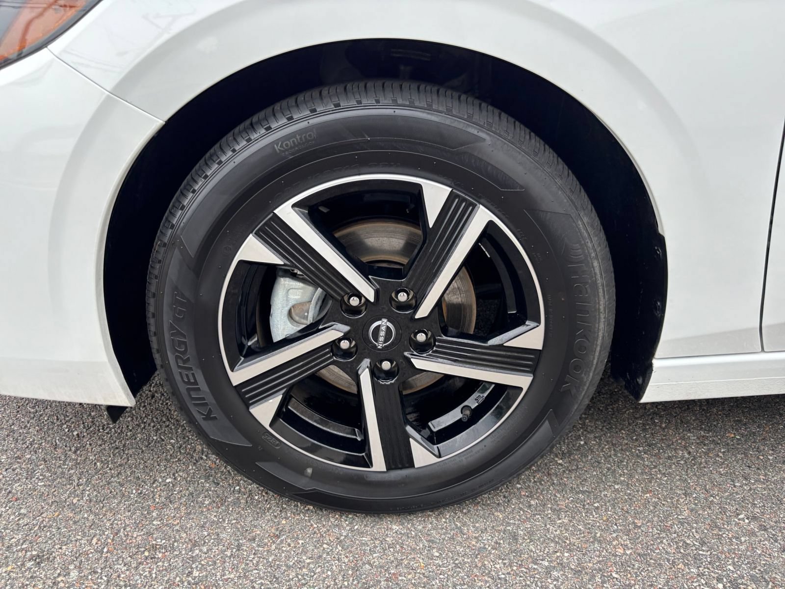 Used 2025 Nissan Sentra SV FWD image 23