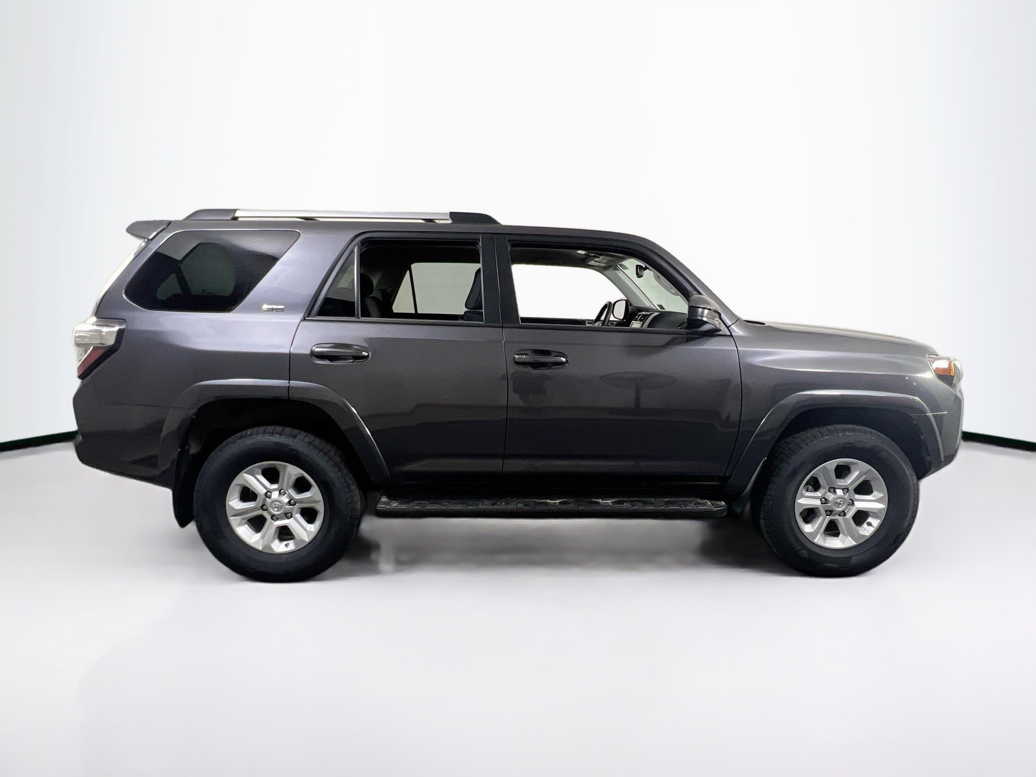 Used 2020 Toyota 4Runner SR5 AWD/4WD image 4