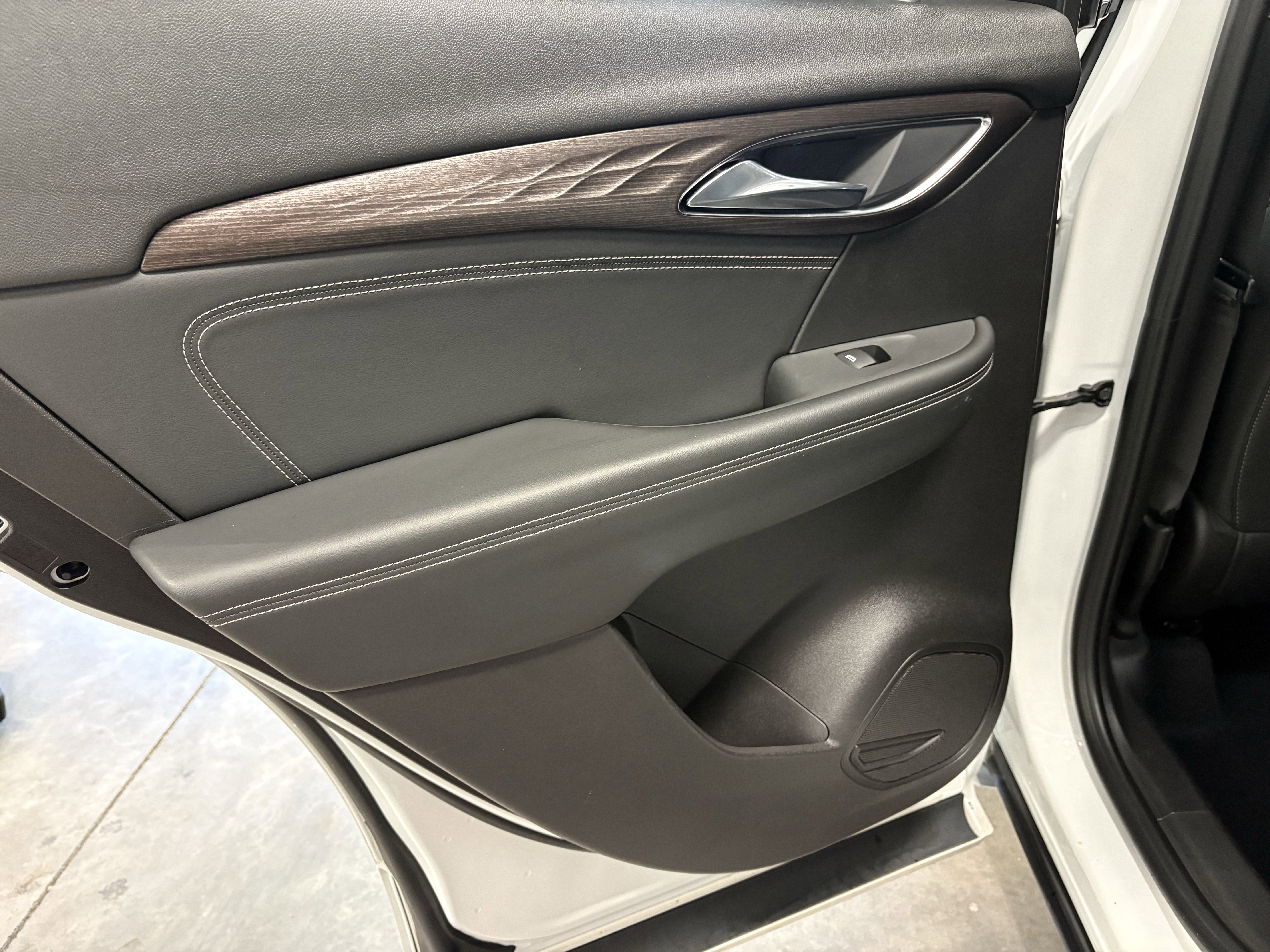 Used 2022 Buick Envision Avenir w/ Technology Package II AWD/4WD image 6