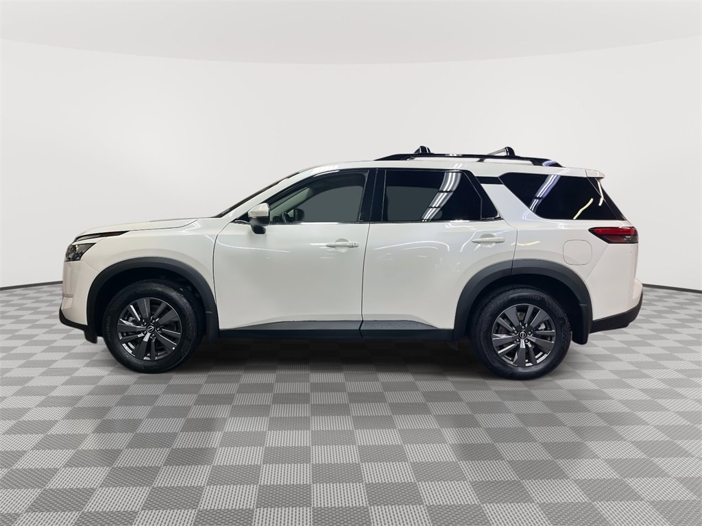 Used 2024 Nissan Pathfinder SV image 6
