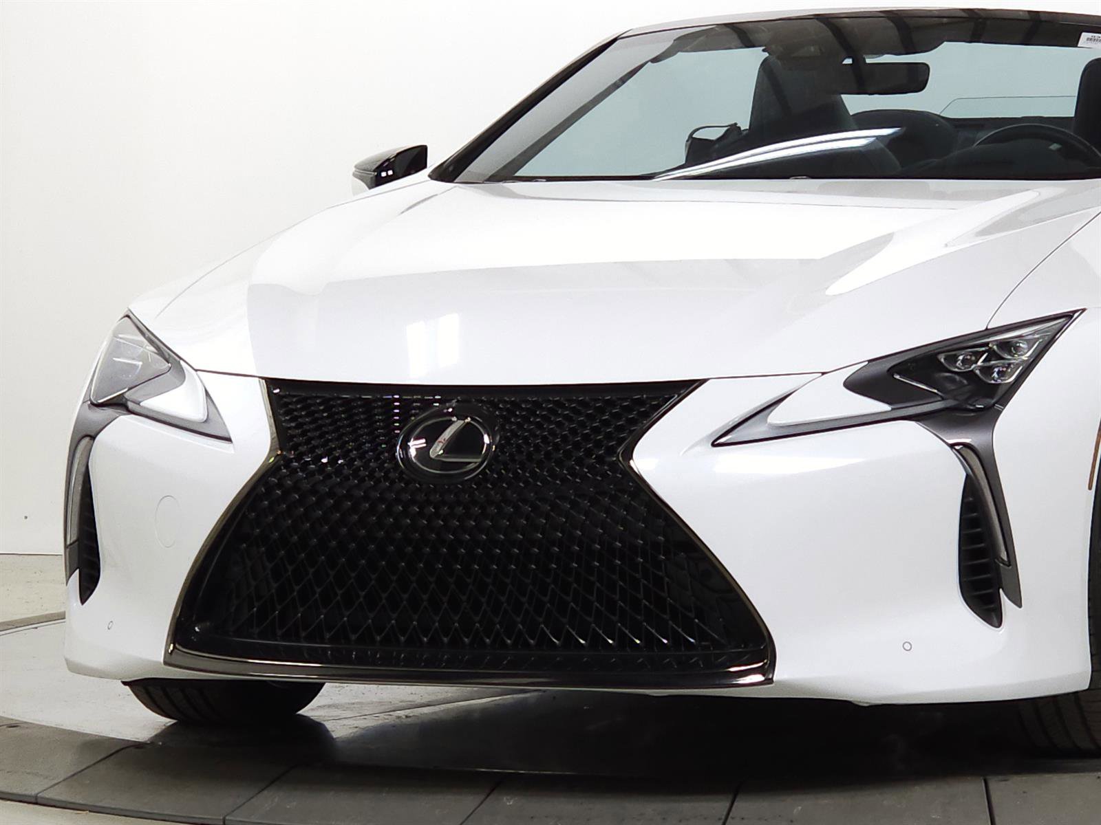 Used 2023 Lexus LC 500 Convertible image 3