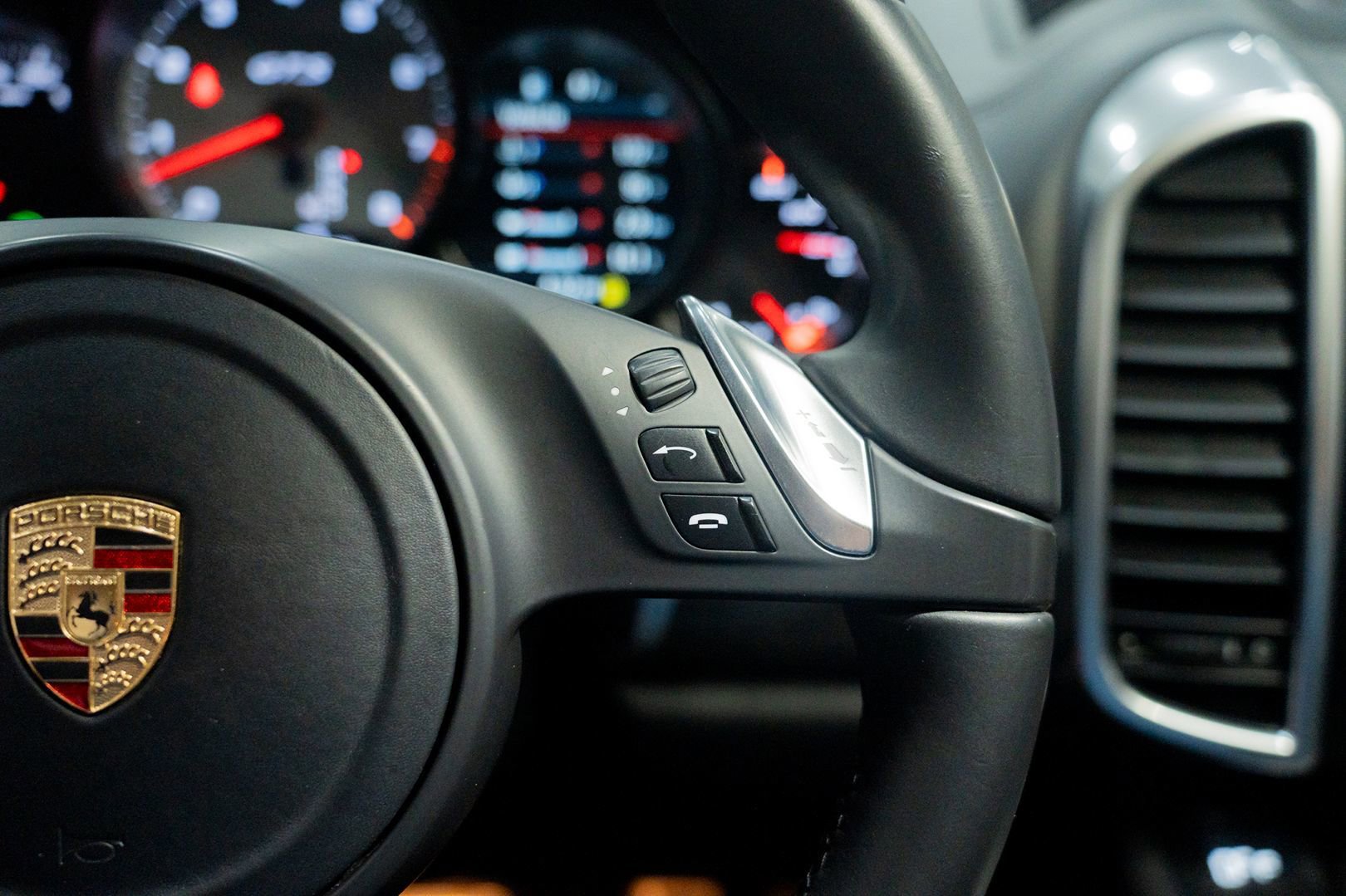 Used 2014 Porsche Cayenne GTS AWD/4WD image 35