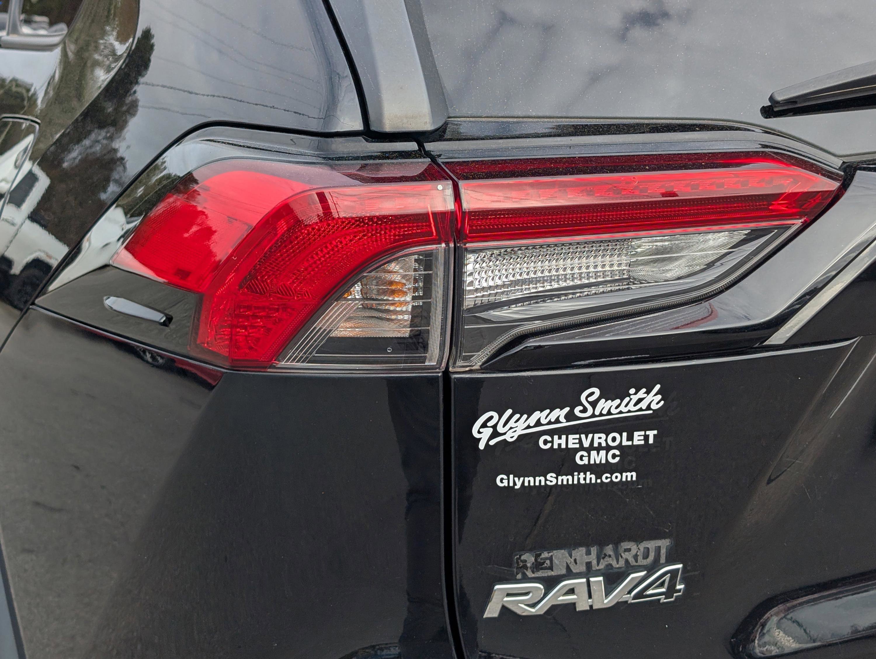 Used 2020 Toyota RAV4 LE image 11