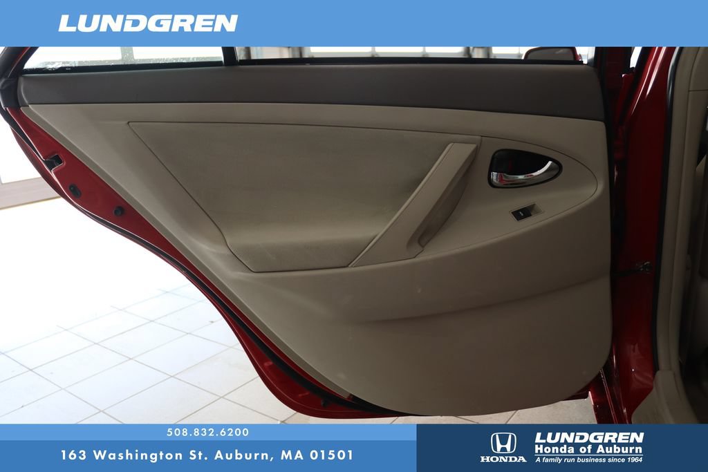 Used 2010 Toyota Camry LE FWD image 13