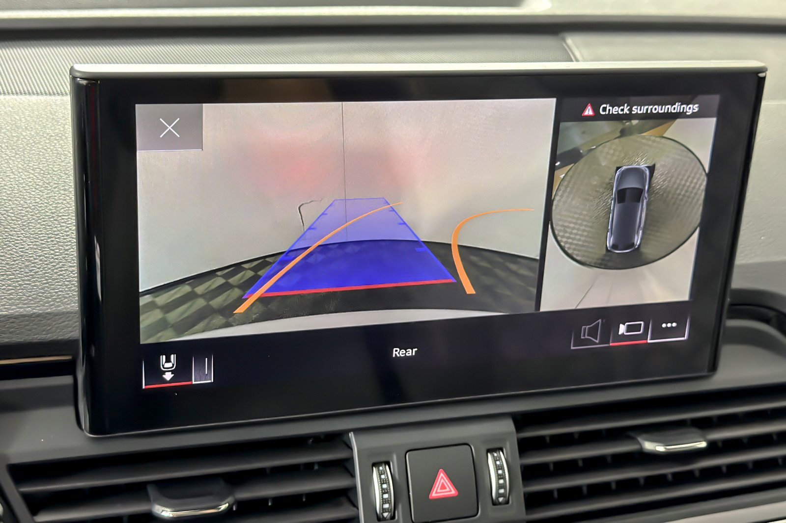 Used 2023 Audi SQ5 Premium Plus w/ Premium Plus Package image 19