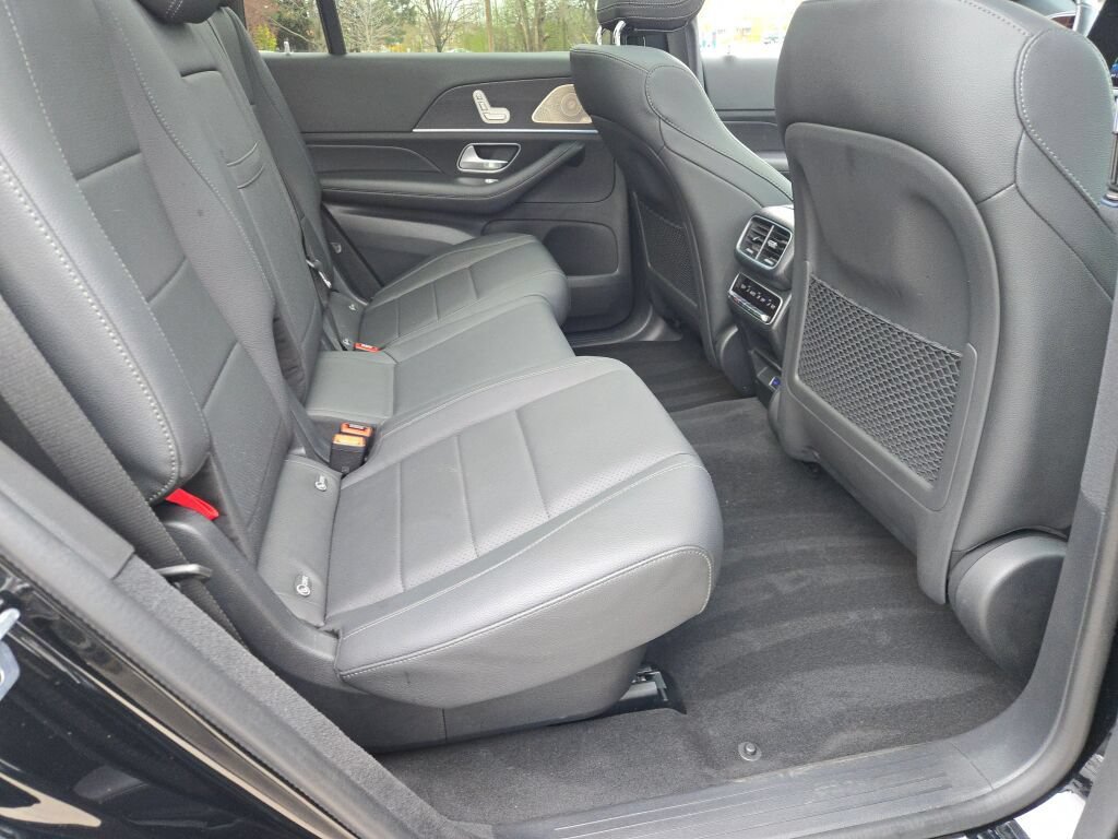 Used 2025 Mercedes-Benz GLS 450 4MATIC image 9