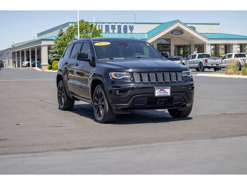 Used 2021 Jeep Grand Cherokee Laredo X AWD/4WD image 2