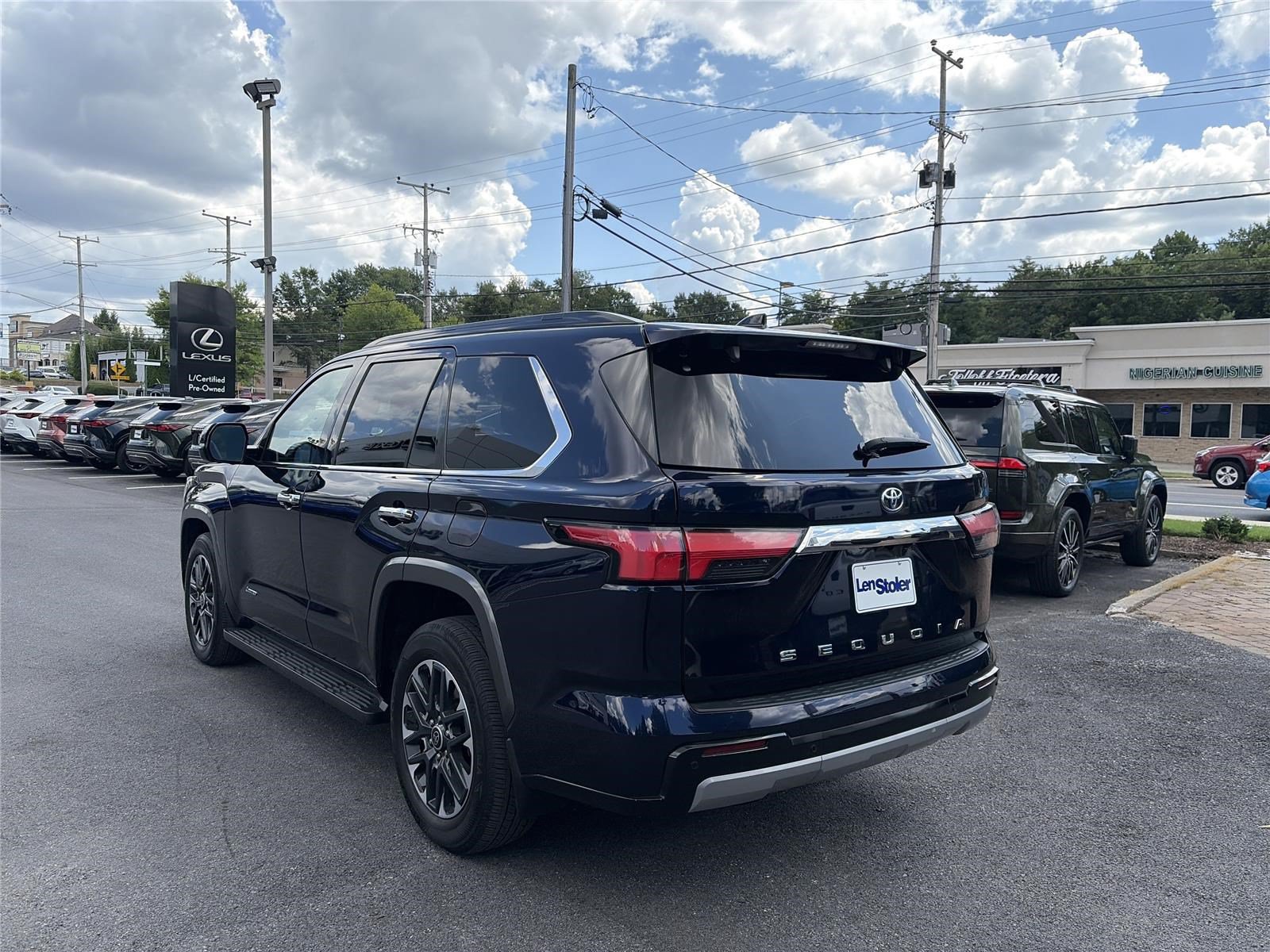 Used 2023 Toyota Sequoia Limited w/ Tow Technology Package AWD/4WD image 3