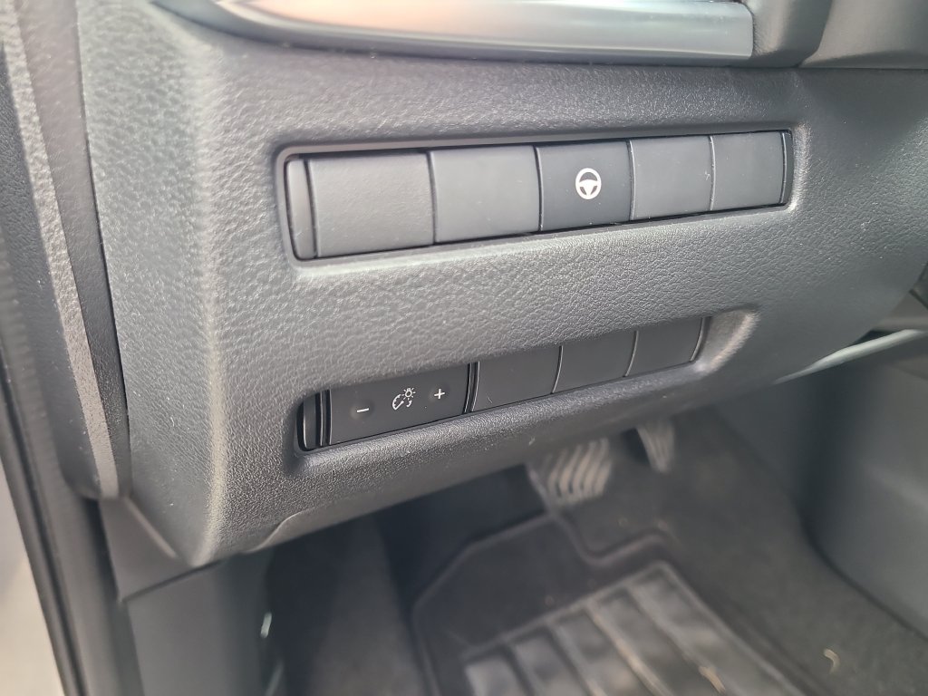 Certified 2021 Nissan Rogue SV FWD image 20