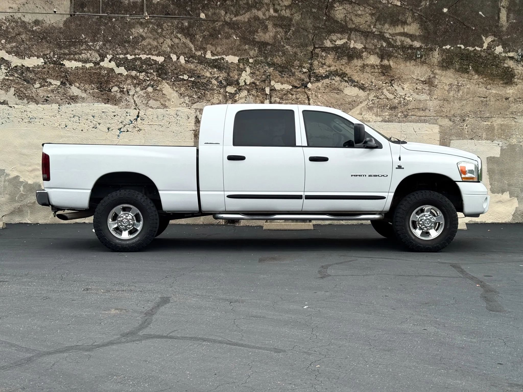 Used 2006 Dodge Ram 2500 Truck SLT w/ Light Group image 3