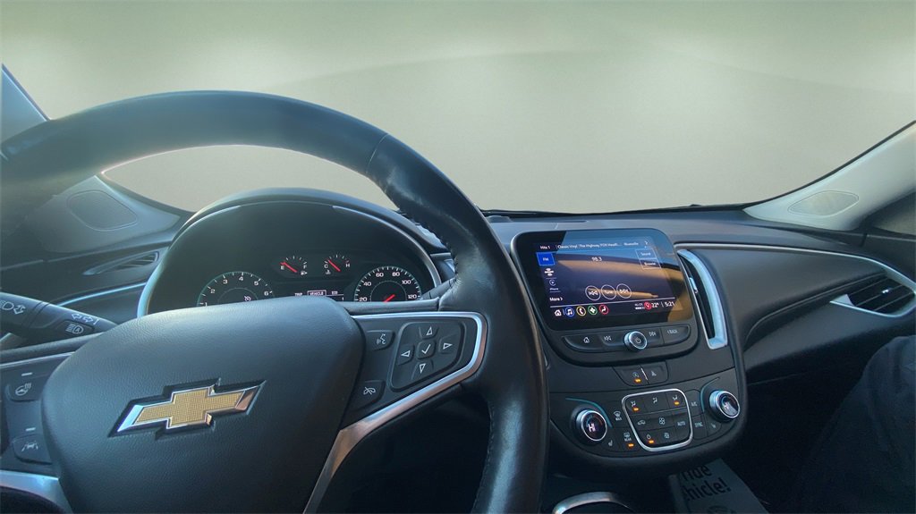 Used 2022 Chevrolet Malibu LT w/ Leather Package image 9