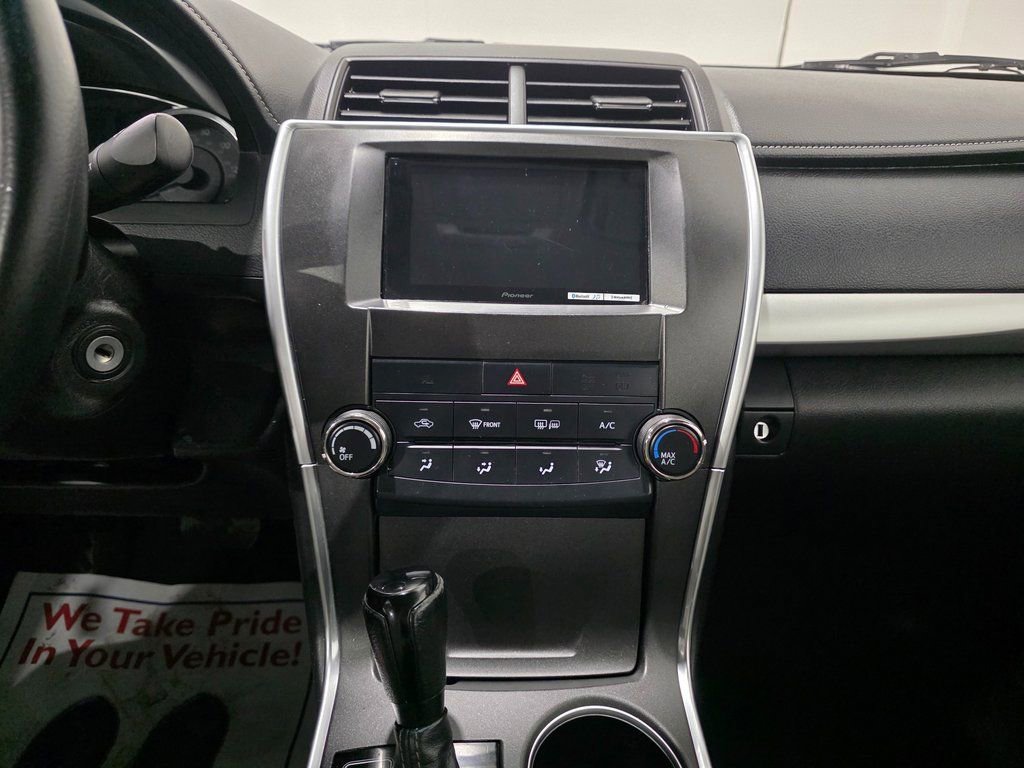 Used 2017 Toyota Camry SE image 12