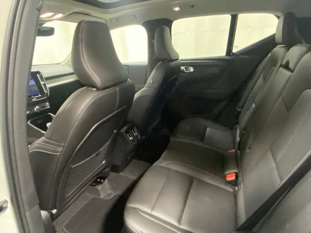 Certified 2025 Volvo XC40 B5 Plus AWD/4WD image 12