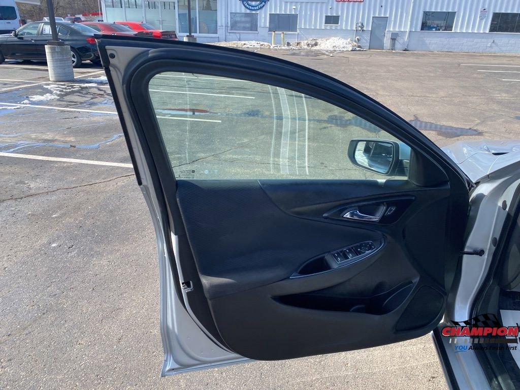 Used 2018 Chevrolet Malibu LT FWD image 23