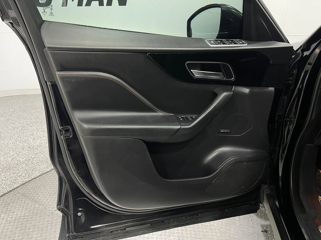 Used 2020 Jaguar F-PACE Prestige image 15