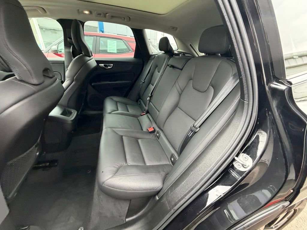 Used 2024 Volvo XC60 B5 Plus image 8