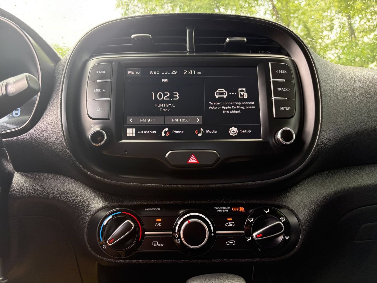 Used 2025 Kia Soul LX w/ LX Technology Package FWD image 17