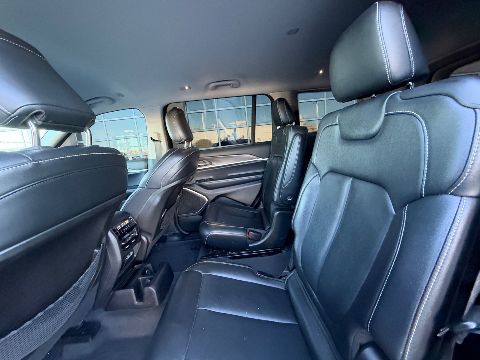 Used 2022 Jeep Grand Cherokee L Limited AWD/4WD image 17