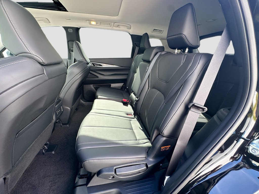 Used 2027 INFINITI QX60 Pure w/ Cargo Package FWD image 26