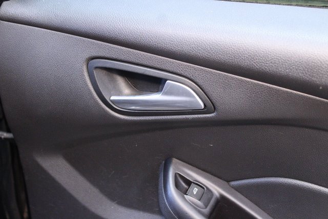 Used 2018 Ford Focus SE image 12