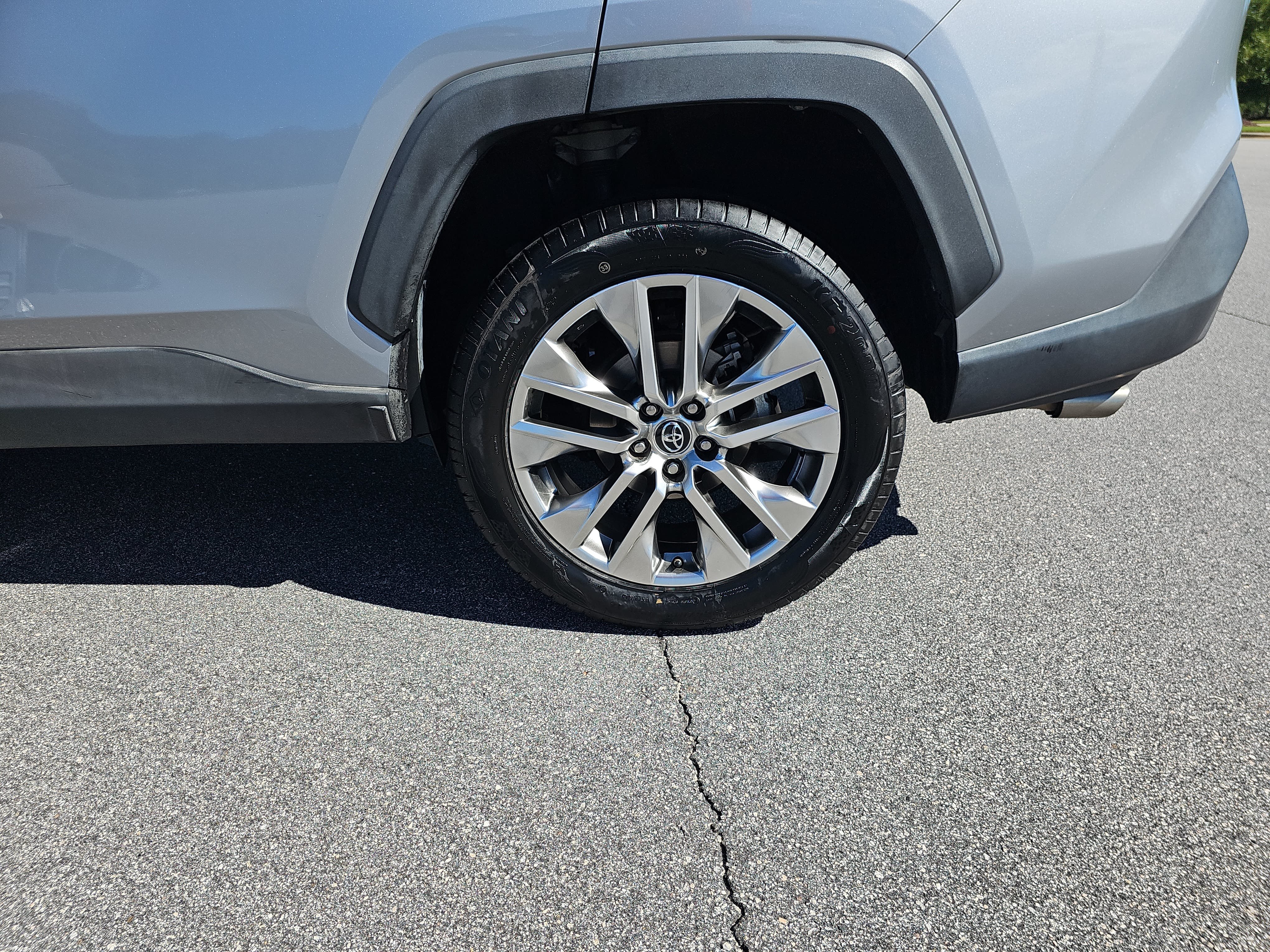 Used 2019 Toyota RAV4 Limited FWD image 35