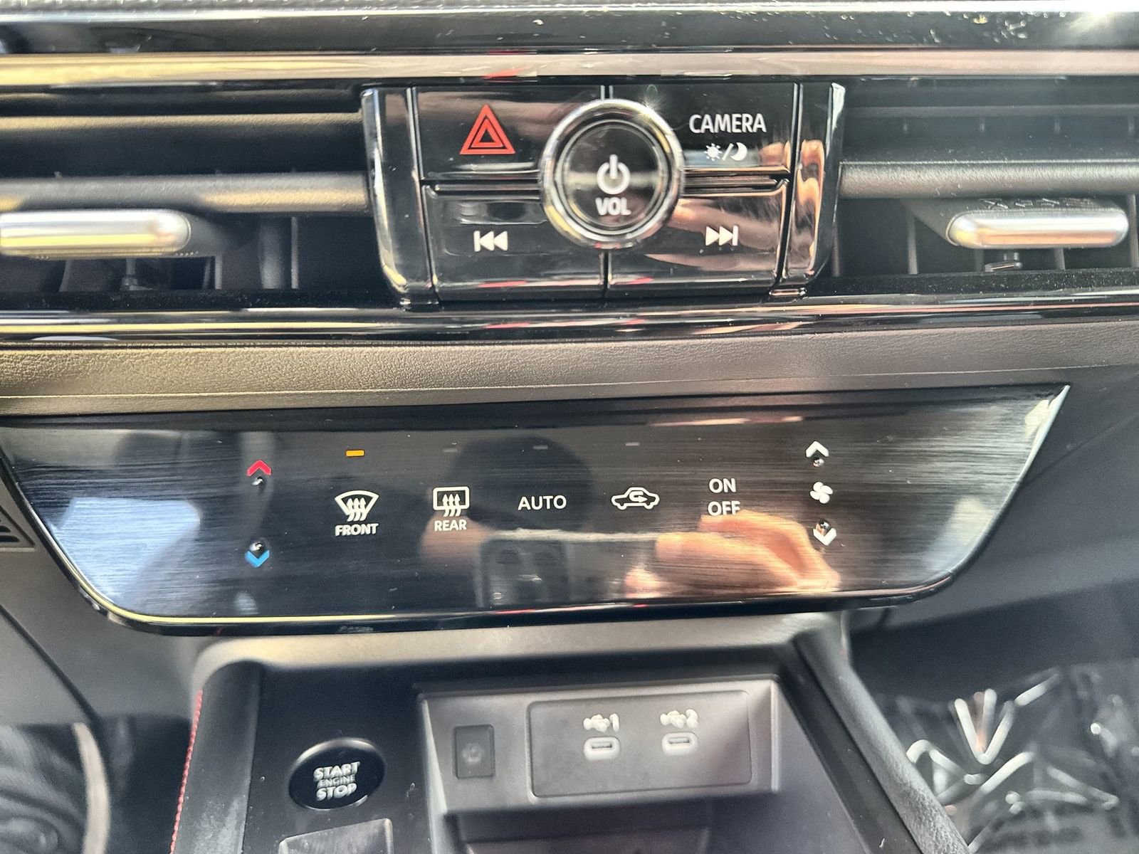 Certified 2025 Nissan Kicks SR AWD/4WD image 18