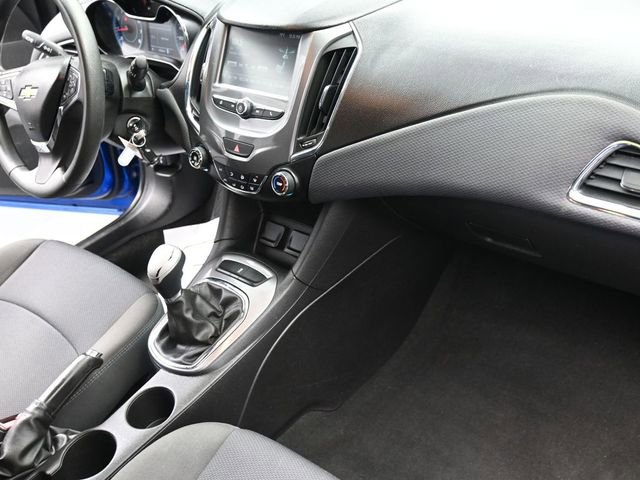 Used 2017 Chevrolet Cruze LT image 28