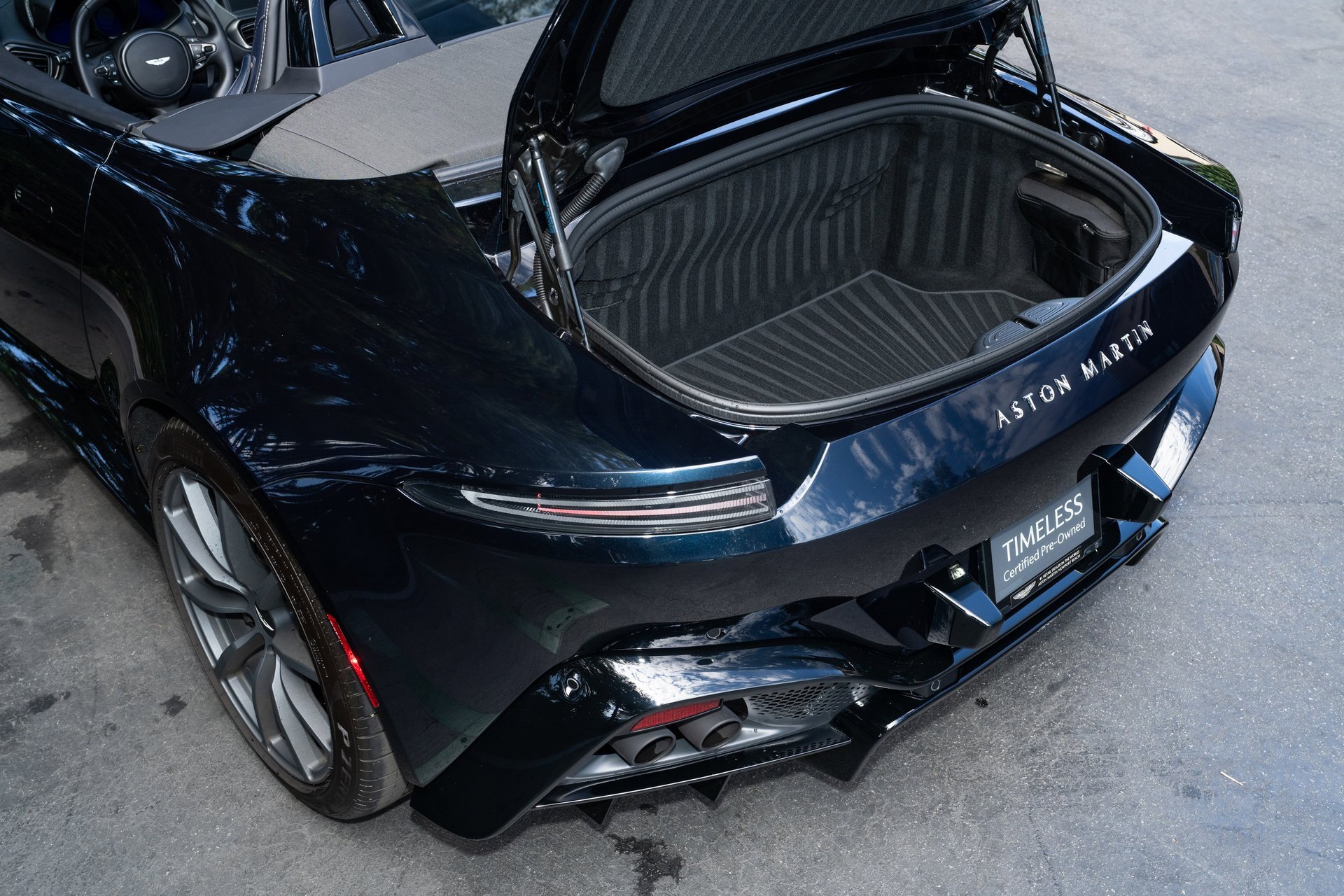 Used 2023 Aston Martin V8 Vantage image 12