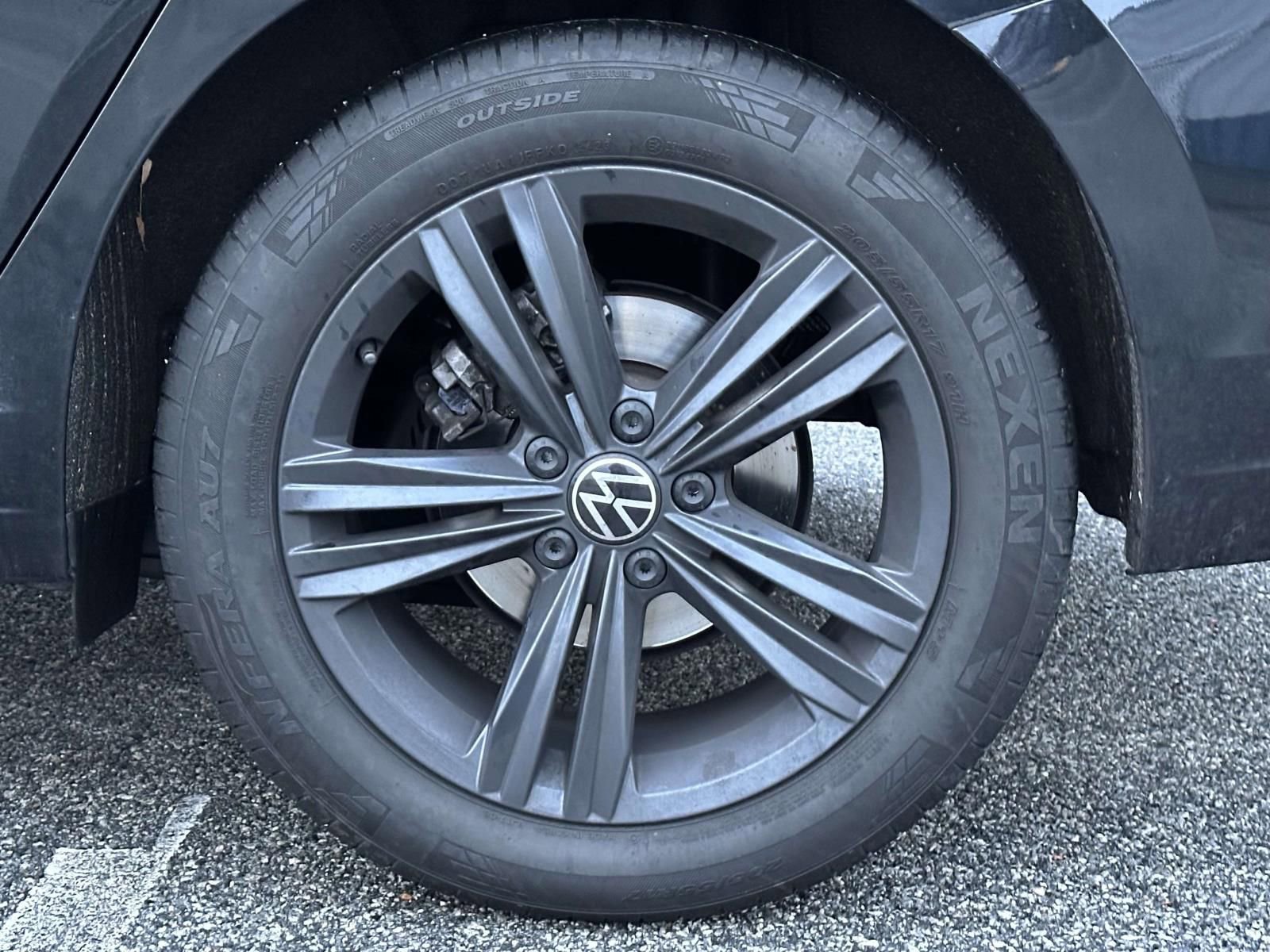 Used 2024 Volkswagen Jetta SE w/ Panoramic Sunroof Package image 7