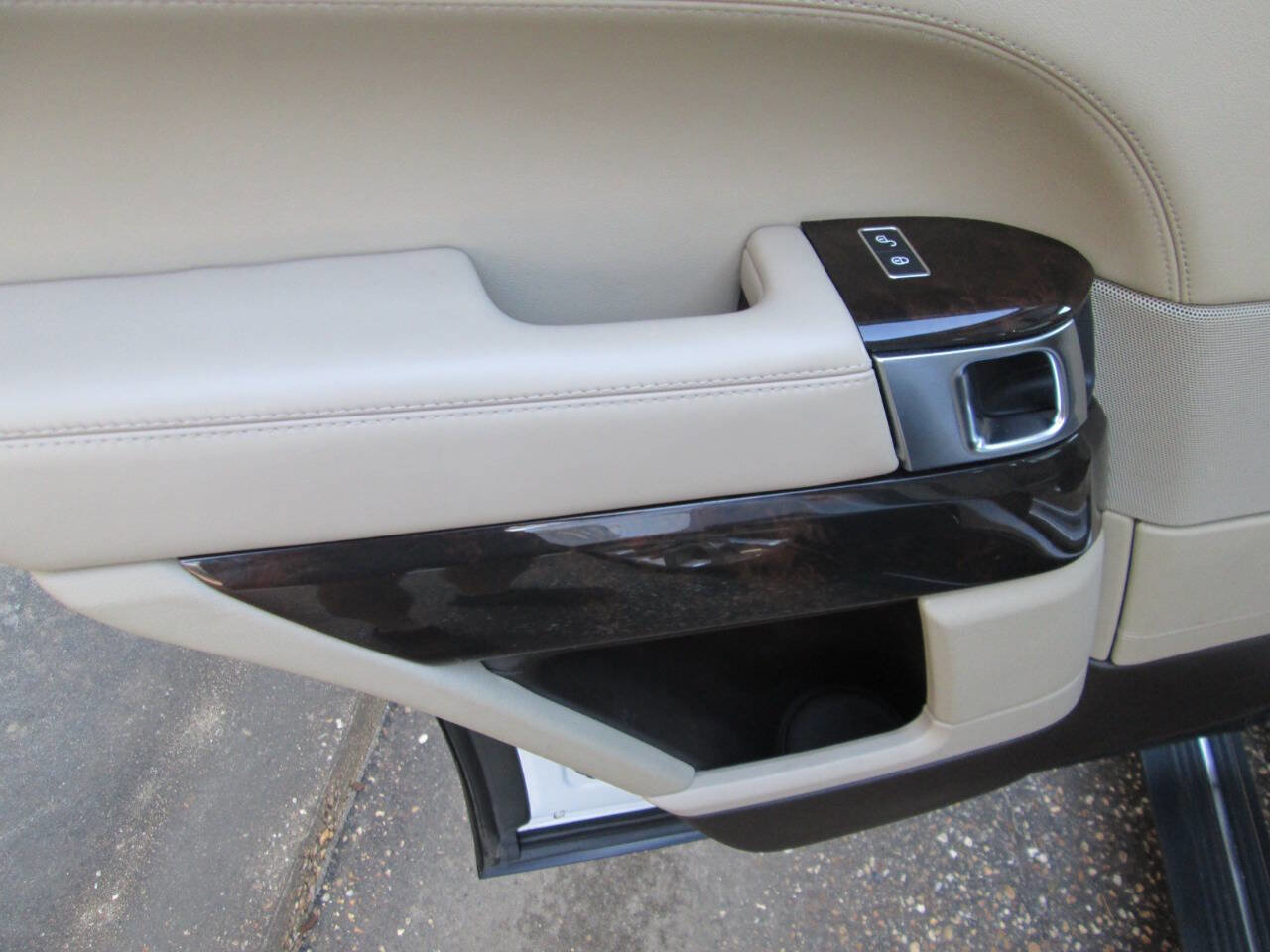 Used 2016 Land Rover Range Rover Long Wheelbase Supercharged image 28