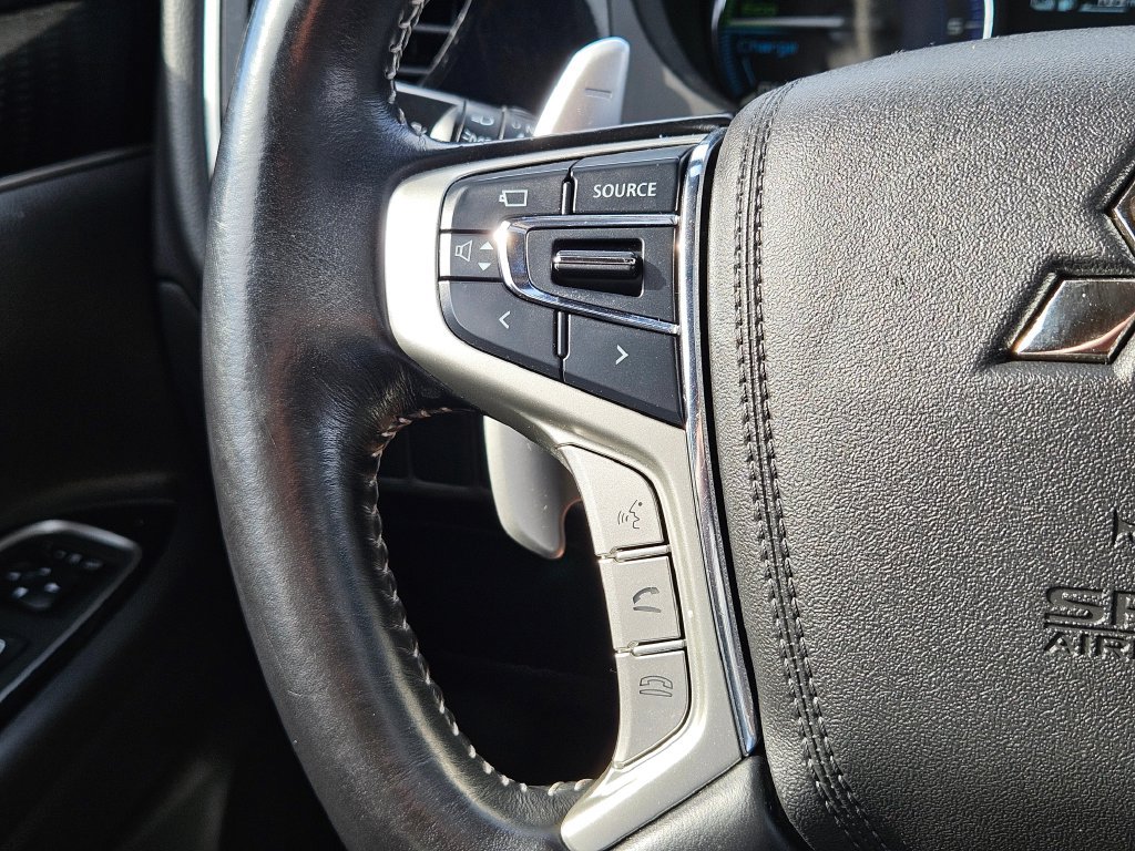 Used 2021 Mitsubishi Outlander 4WD Plug-In Hybrid image 33