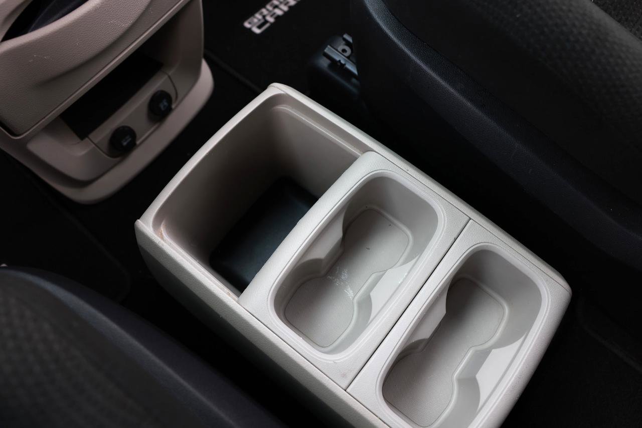 Used 2015 Dodge Grand Caravan SE image 39