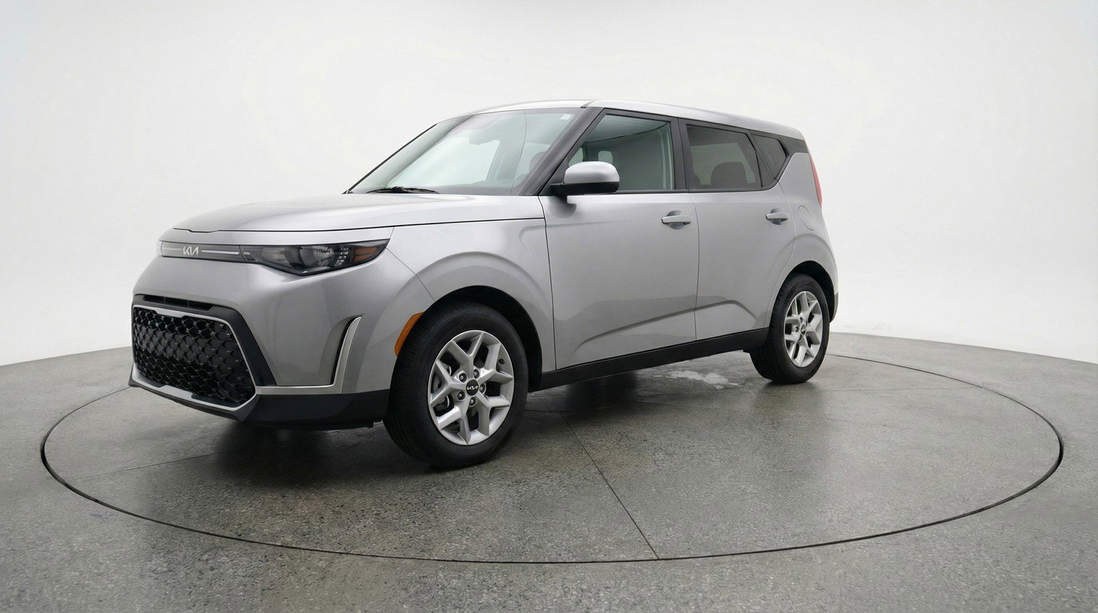Used 2025 Kia Soul LX w/ LX Technology Package FWD image 3