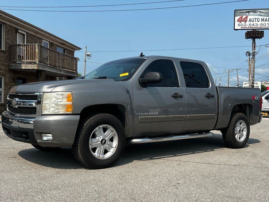 Used 2007 Chevrolet Silverado 1500 LT w/ Towing Package AWD/4WD image 2