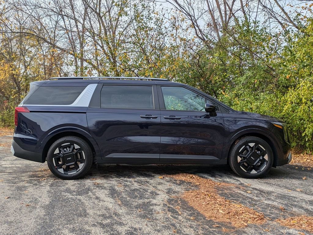 Used 2025 Kia Carnival EX image 8