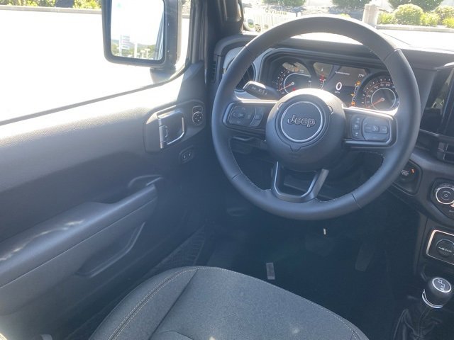 New 2025 Jeep Gladiator Sport image 32