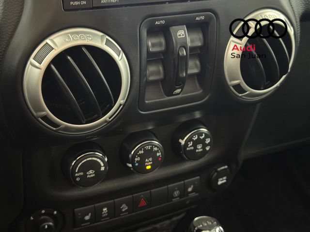 Used 2017 Jeep Wrangler Unlimited Rubicon w/ Connectivity Group AWD/4WD image 18