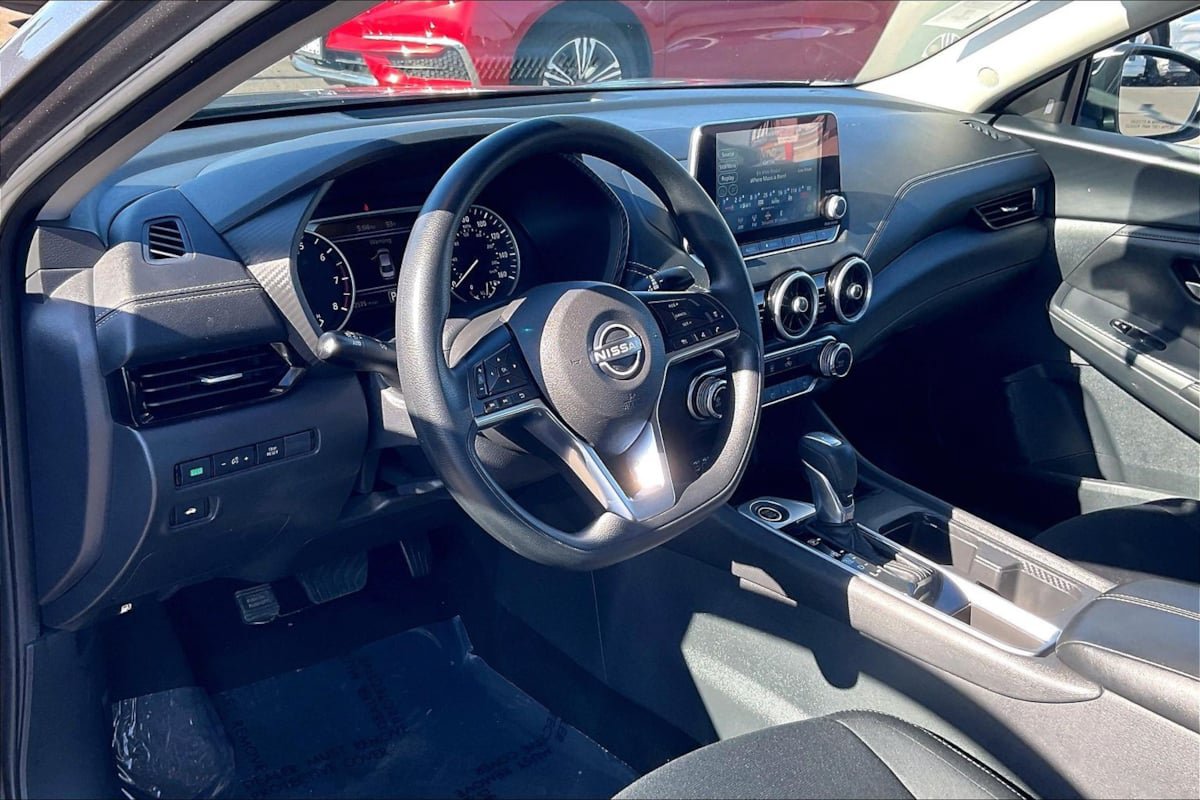 Used 2025 Nissan Sentra SV FWD image 11