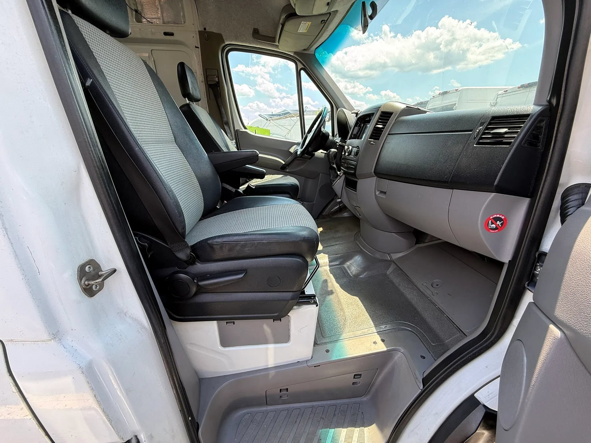 Used 2008 Dodge Sprinter 2500 RWD image 44