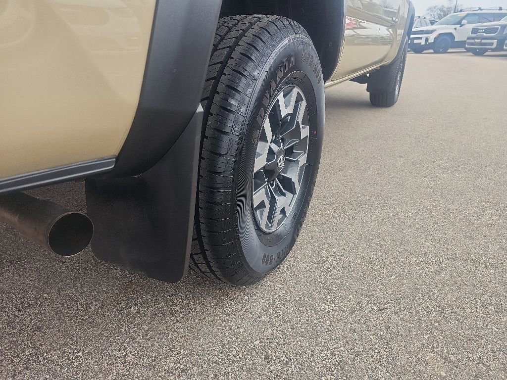Used 2017 Toyota Tacoma TRD Off-Road w/ Tow Package (A/T) AWD/4WD image 31