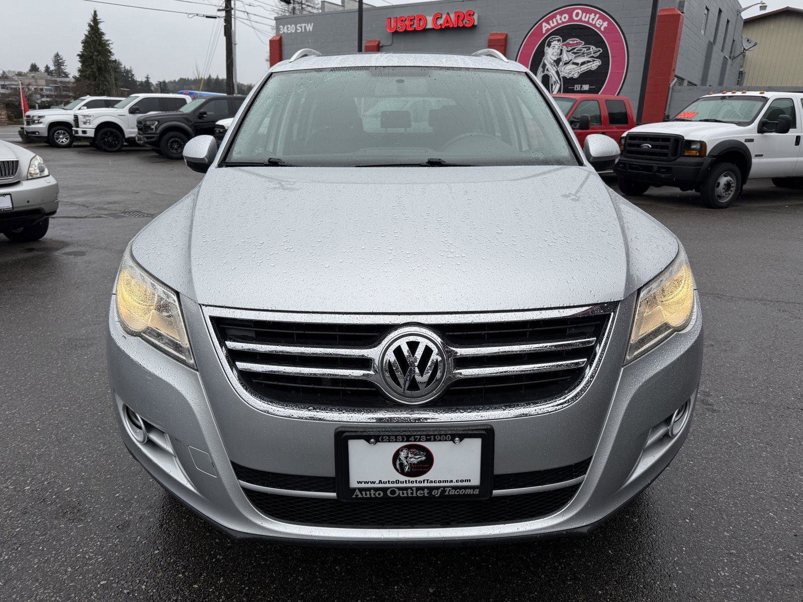 Used 2011 Volkswagen Tiguan SE image 3