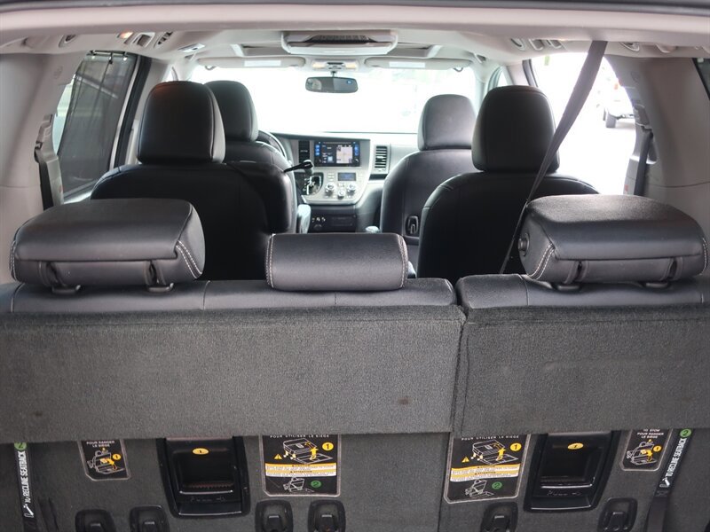 Used 2017 Toyota Sienna SE Premium FWD image 40