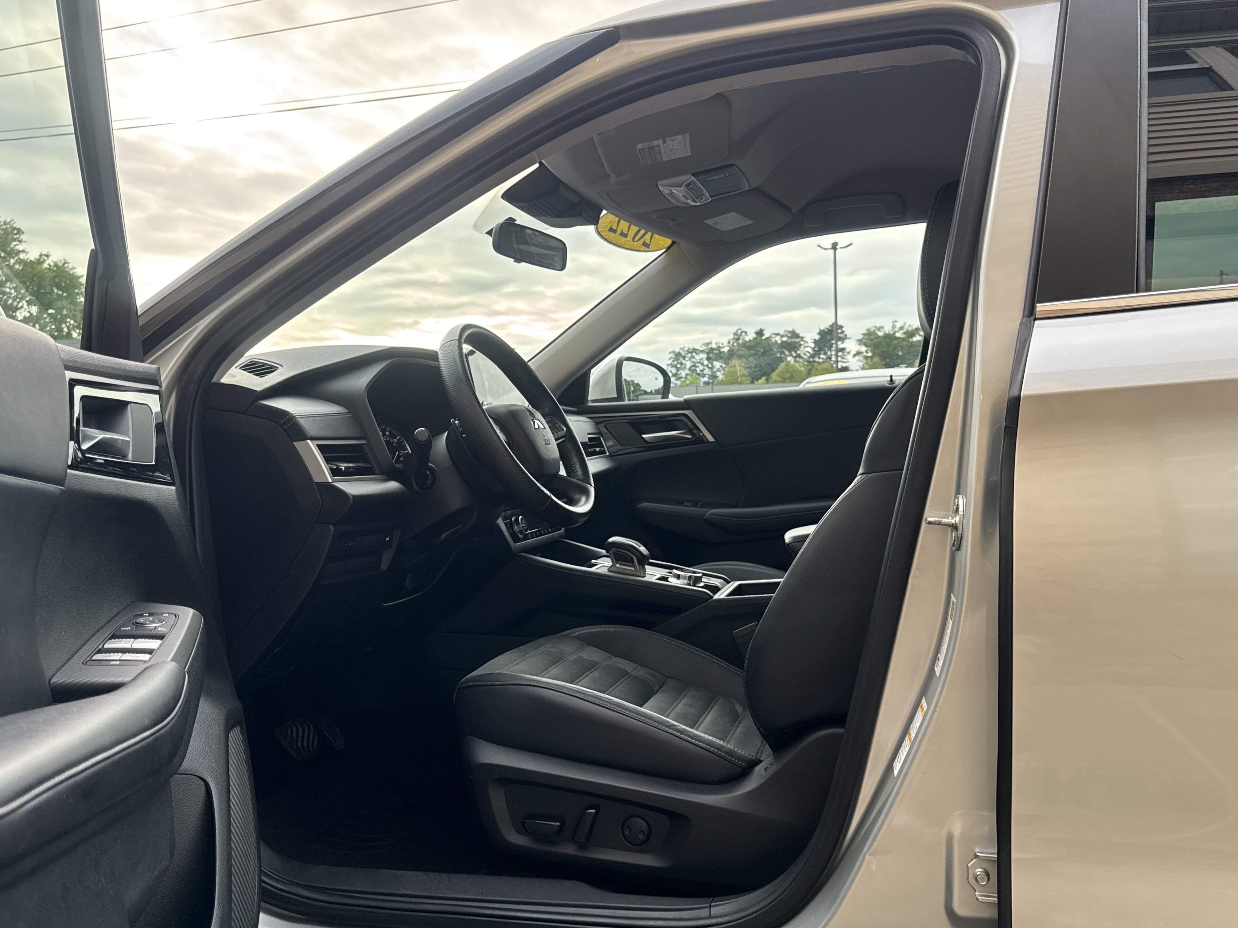 Used 2022 Mitsubishi Outlander SE AWD/4WD image 9