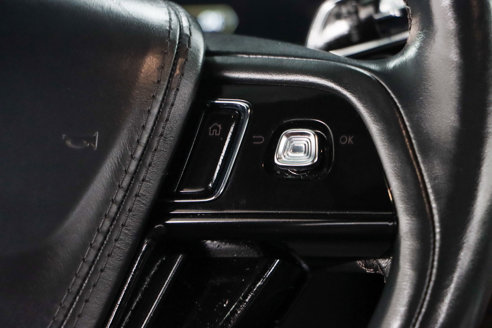 Used 2023 Lincoln Aviator Reserve w/ Equipment Group 201A image 14