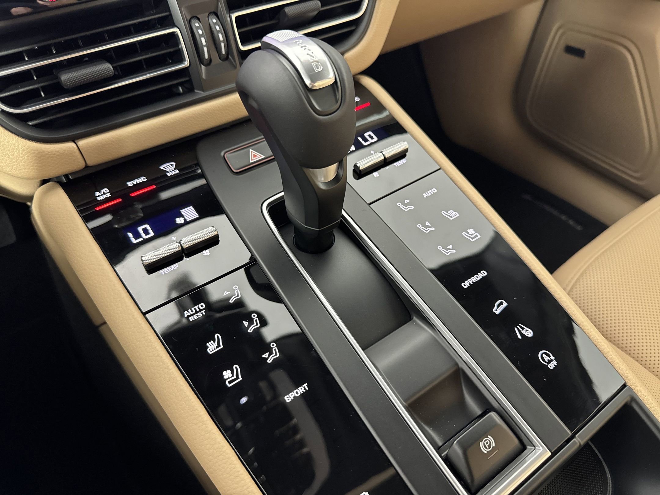 Certified 2025 Porsche Macan image 22