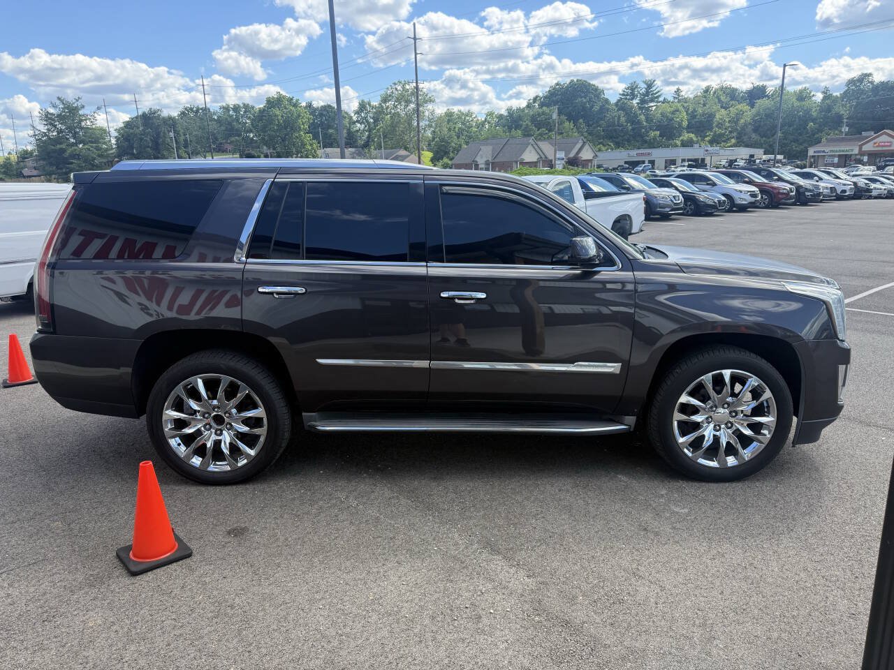 Used 2015 Cadillac Escalade Luxury AWD/4WD image 6