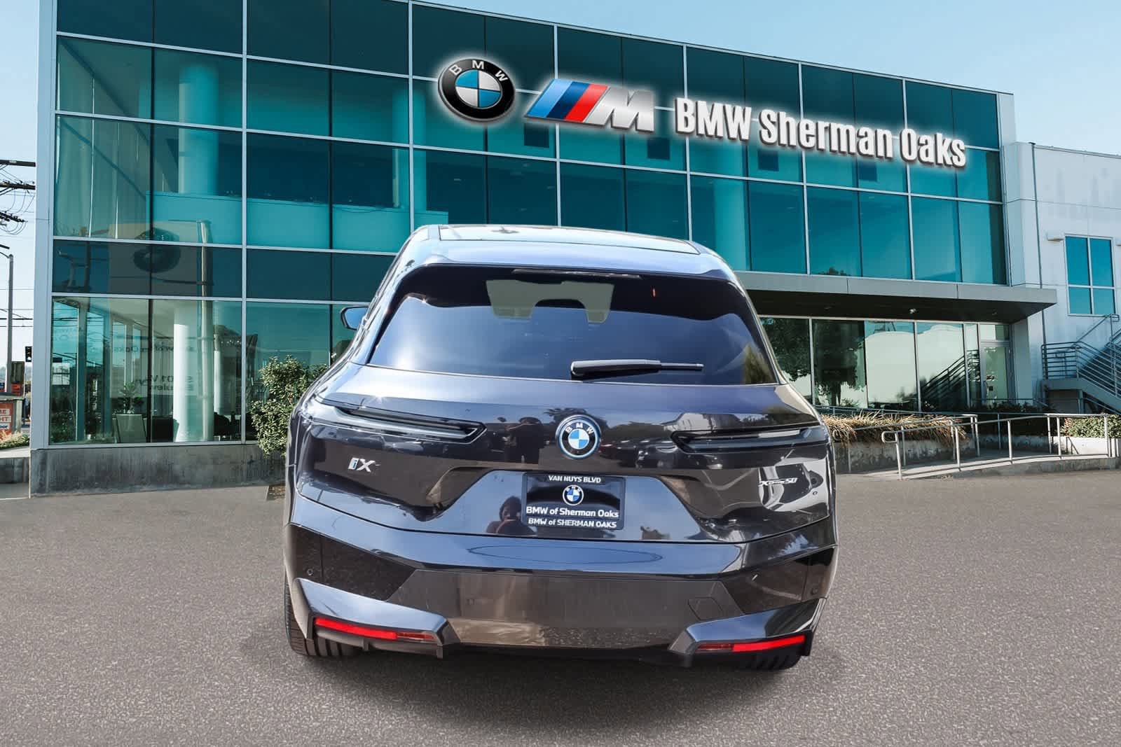 Certified 2024 BMW iX xDrive50 w/ Sport Package AWD/4WD image 5
