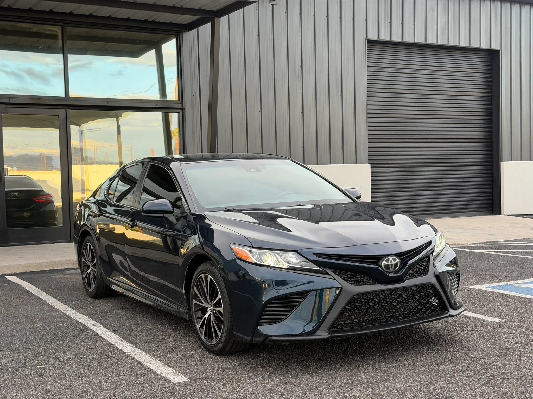 Used 2018 Toyota Camry SE FWD image 13