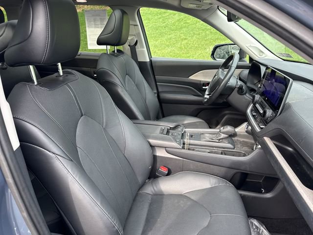 Used 2024 Toyota Grand Highlander Limited image 13