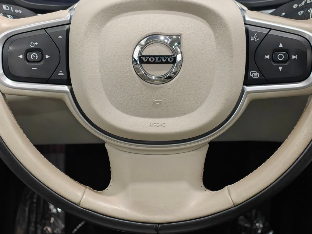 Used 2022 Volvo XC60 B5 Momentum AWD/4WD image 5